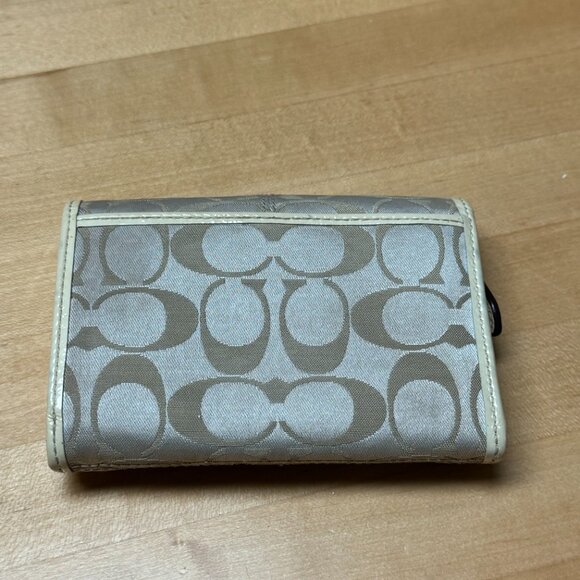 Coach Signature C Wallet EUC - Picture 6 of 6